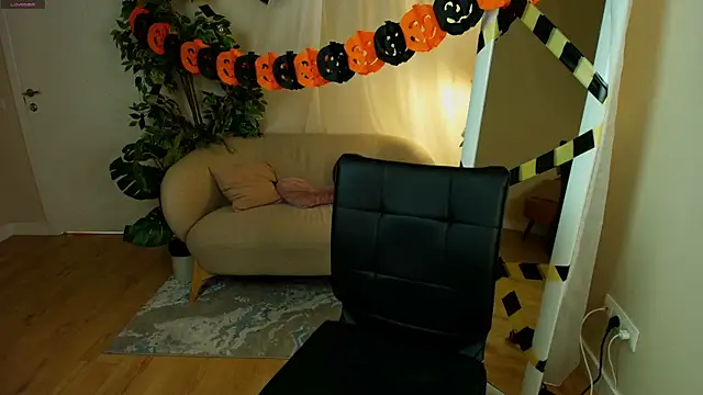 Mary Lane  online show from October 2025 08:18:01 PM