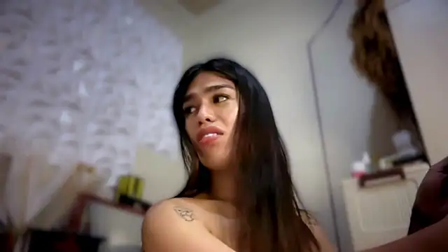 hollywoodxtrans online show from October 2025 06:17:01 AM