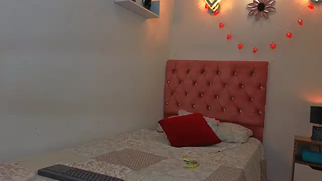 Kyra Honey online show from October 2025 08:06:02 PM