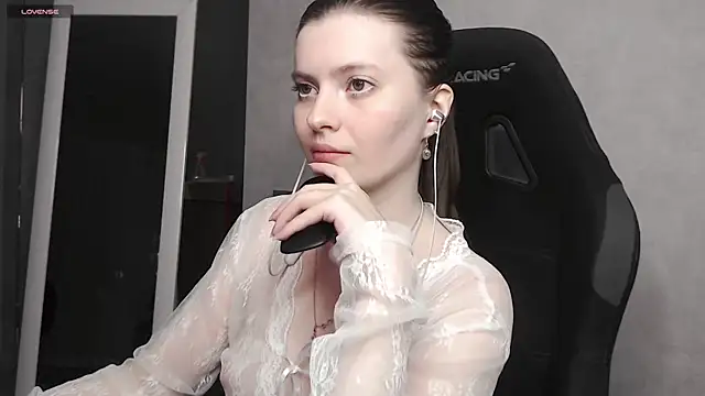 cute elfy  online show from September 2025 04:45:01 PM