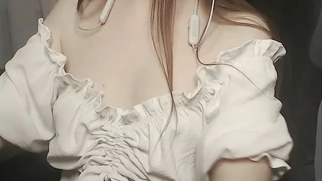 Snapshot of cute_elfy_ chatting on February 2026 03:49:02 PM cute elfy online show from February 2026 03:49:02 PM