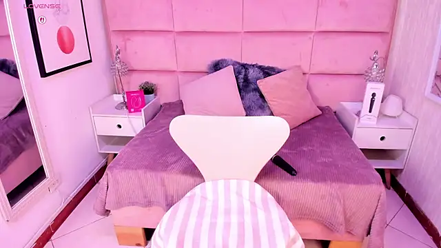 Snapshot of Janah_Myers chatting on December 2025 02:32:02 PM Janah Myers online show from December 2025 02:32:02 PM