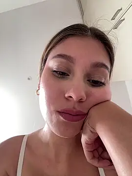 Snapshot of Nikii__ chatting on May 2026 04:22:02 PM Nikii online show from May 2026 04:22:02 PM