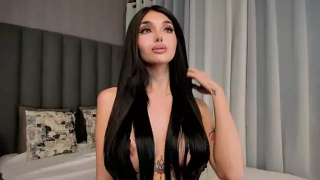 Snapshot of EmeraldGreyson chatting on February 2026 01:21:01 AM EmeraldGreyson online show from February 2026 01:21:01 AM