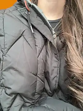 Isabella21  online show from February 2026 11:01:02 PM