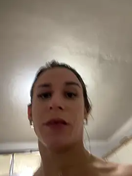 Snapshot of Isabelaa_ chatting on May 2026 05:42:01 PM Isabelaa online show from May 2026 05:42:01 PM