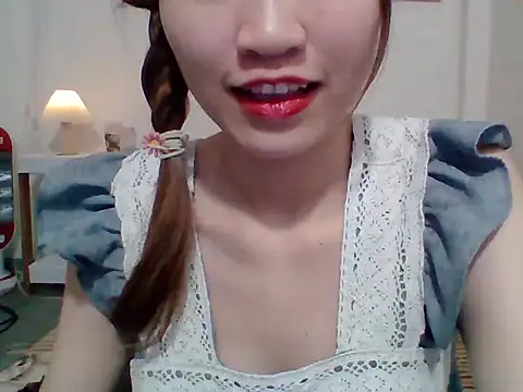 Snapshot of __Donna__ chatting on October 2025 02:28:01 PM   Donna   online show from October 2025 02:28:01 PM