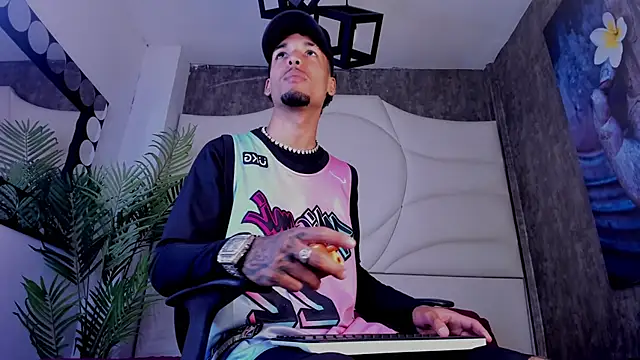 Thiagoferreti online show from November 2025 07:47:02 PM