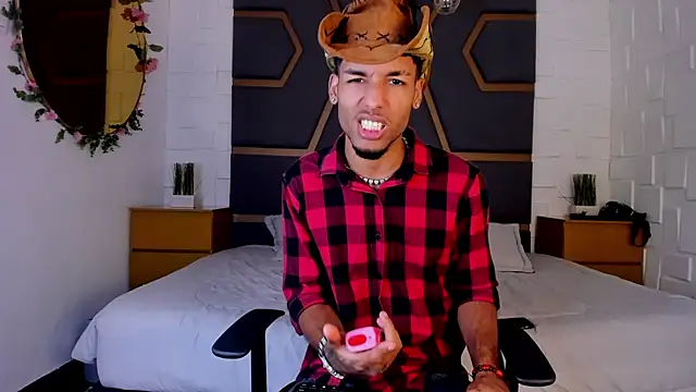 Thiagoferreti online show from November 2025 07:37:02 PM