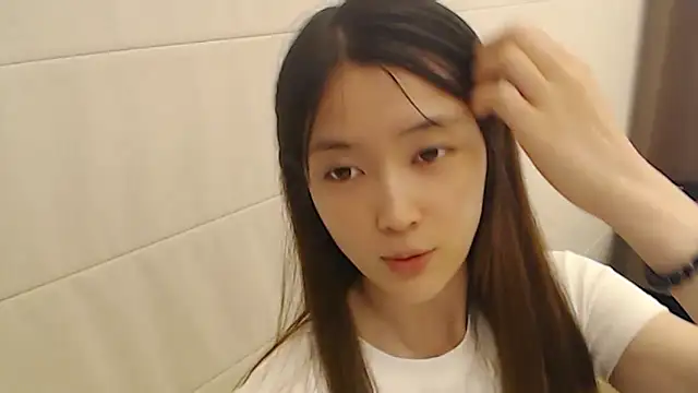 Snapshot of Mimi-cnbaby chatting on May 2026 01:40:01 PM Mimi-cnbaby online show from May 2026 01:40:01 PM