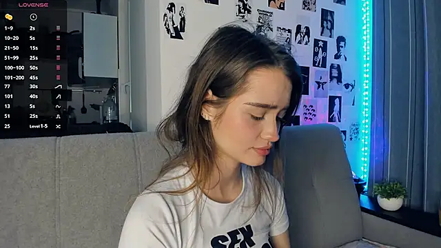 Snapshot of lovelyalivia chatting on November 2025 10:01:02 AM lovelyalivia online show from November 2025 10:01:02 AM