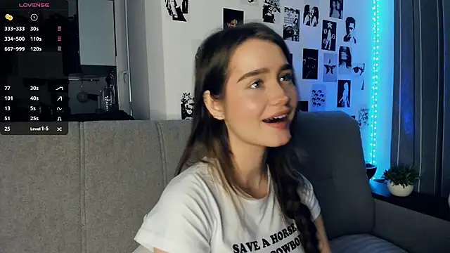 Snapshot of lovelyalivia chatting on November 2025 09:31:01 AM lovelyalivia online show from November 2025 09:31:01 AM