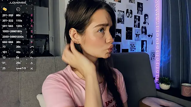 Snapshot of lovelyalivia chatting on December 2025 09:29:02 AM lovelyalivia online show from December 2025 09:29:02 AM