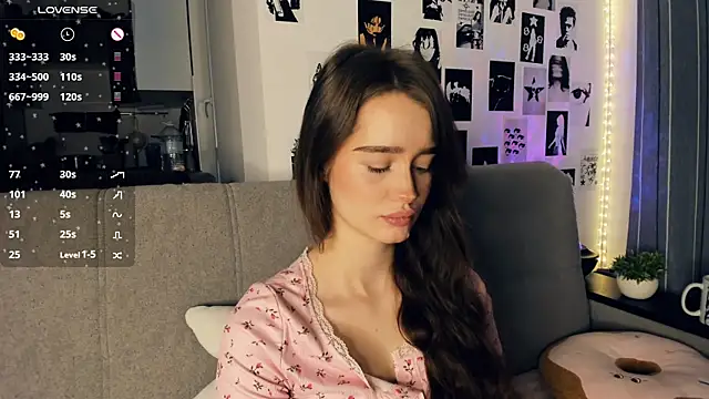 Snapshot of lovelyalivia chatting on December 2025 09:14:02 AM lovelyalivia online show from December 2025 09:14:02 AM