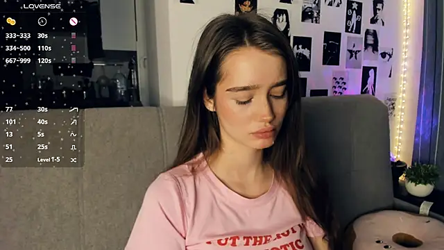 Snapshot of lovelyalivia chatting on December 2025 09:16:02 AM lovelyalivia online show from December 2025 09:16:02 AM