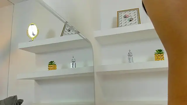 Snapshot of IsabellaMonet chatting on October 2025 07:11:01 PM IsabellaMonet online show from October 2025 07:11:01 PM