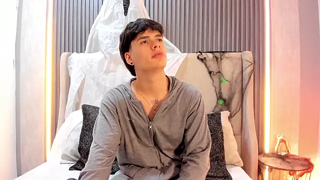 BenitoSaenz online show from October 2025 03:40:01 AM