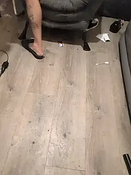 Cnutt310 online show from December 2025 05:56:01 AM