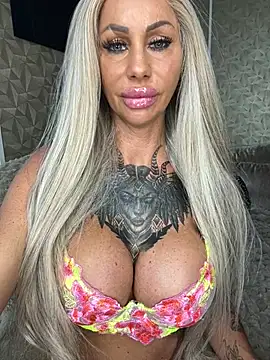 Snapshot of dutchbarbie chatting on July 2026 04:33:02 PM dutchbarbie online show from July 2026 04:33:02 PM