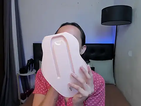 Hournykate online show from November 2025 07:19:01 PM