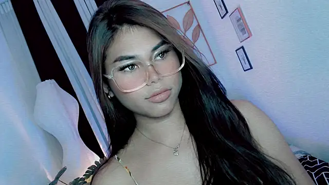 Snapshot of PrettyBlythes_TS chatting on May 2026 10:39:01 PM PrettyBlythes TS online show from May 2026 10:39:01 PM