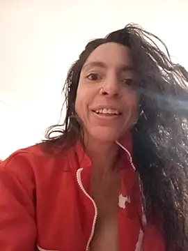 chicalunar24 online show from April 2026 07:20:01 PM