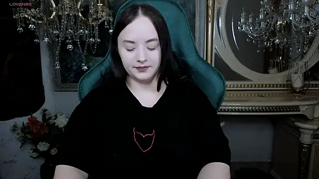 Snapshot of LaraBenson_ chatting on November 2025 10:51:01 AM LaraBenson online show from November 2025 10:51:01 AM