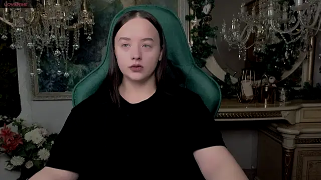 Snapshot of LaraBenson_ chatting on December 2025 11:15:01 AM LaraBenson online show from December 2025 11:15:01 AM