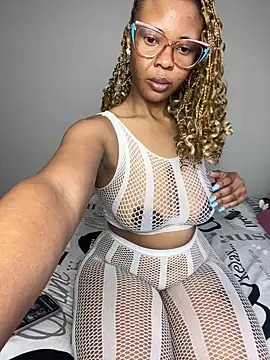 Snapshot of DiamondHaze2 chatting on July 2026 09:26:02 AM DiamondHaze2 online show from July 2026 09:26:02 AM