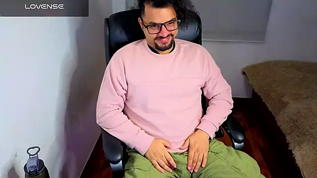 Snapshot of Ernesto-Rodriguez82 chatting on February 2026 06:48:02 AM Ernesto-Rodriguez82 online show from February 2026 06:48:02 AM