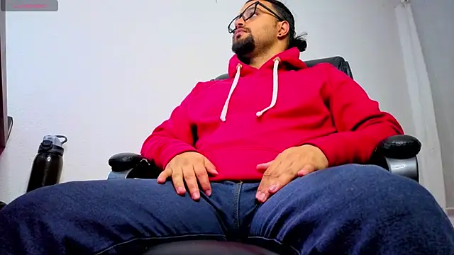 Snapshot of Ernesto-Rodriguez82 chatting on February 2026 02:10:01 AM Ernesto-Rodriguez82 online show from February 2026 02:10:01 AM