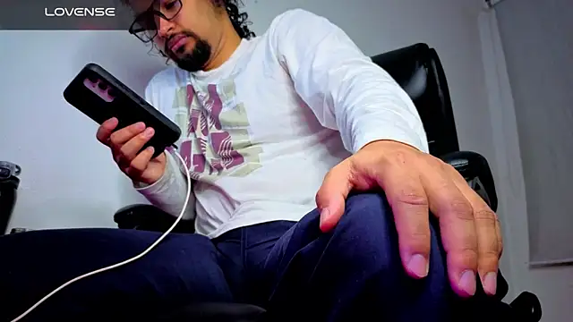 Snapshot of Ernesto-Rodriguez82 chatting on March 2026 12:28:01 AM Ernesto-Rodriguez82 online show from March 2026 12:28:01 AM