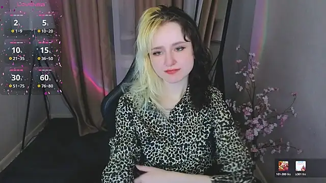 Snapshot of girl_next_doorr chatting on March 2026 01:05:01 PM girl next doorr online show from March 2026 01:05:01 PM
