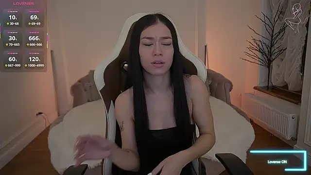 Snapshot of FataleNellie chatting on April 2026 08:58:02 PM FataleNellie online show from April 2026 08:58:02 PM
