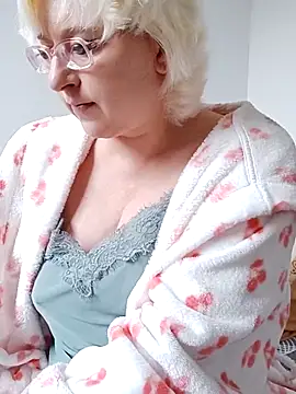 Snapshot of VikaKing chatting on September 2025 09:03:01 AM VikaKing online show from September 2025 09:03:01 AM