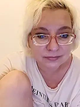 Snapshot of VikaKing chatting on October 2025 09:23:02 PM VikaKing online show from October 2025 09:23:02 PM