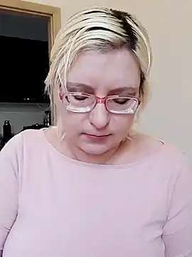 Snapshot of VikaKing chatting on October 2025 08:44:01 AM VikaKing online show from October 2025 08:44:01 AM