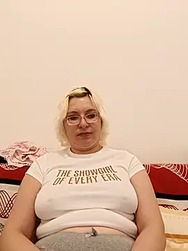 Snapshot of VikaKing chatting on November 2025 08:09:02 PM VikaKing online show from November 2025 08:09:02 PM