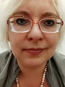 Snapshot of VikaKing chatting on November 2025 09:09:02 PM VikaKing online show from November 2025 09:09:02 PM