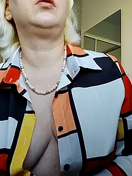 Snapshot of VikaKing chatting on November 2025 10:47:02 AM VikaKing online show from November 2025 10:47:02 AM