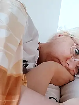 Snapshot of VikaKing chatting on November 2025 07:19:02 AM VikaKing online show from November 2025 07:19:02 AM