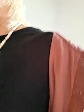 Snapshot of VikaKing chatting on November 2025 09:10:01 AM VikaKing online show from November 2025 09:10:01 AM