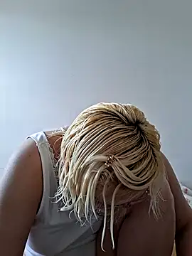 Snapshot of VikaKing chatting on December 2025 11:15:01 AM VikaKing online show from December 2025 11:15:01 AM