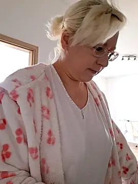 Snapshot of VikaKing chatting on December 2025 09:25:01 AM VikaKing online show from December 2025 09:25:01 AM