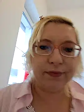 Snapshot of VikaKing chatting on December 2025 09:58:01 AM VikaKing online show from December 2025 09:58:01 AM