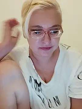 Snapshot of VikaKing chatting on January 2026 05:38:02 PM VikaKing online show from January 2026 05:38:02 PM