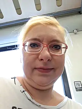 Snapshot of VikaKing chatting on January 2026 10:08:02 AM VikaKing online show from January 2026 10:08:02 AM