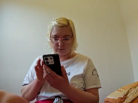 Snapshot of VikaKing chatting on January 2026 10:32:01 AM VikaKing online show from January 2026 10:32:01 AM