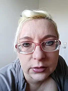 Snapshot of VikaKing chatting on January 2026 10:08:02 AM VikaKing online show from January 2026 10:08:02 AM