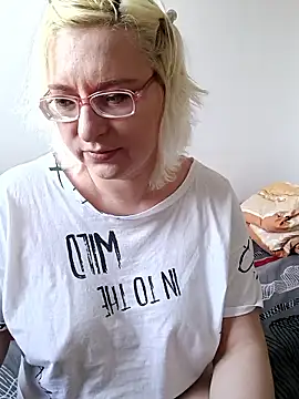 Snapshot of VikaKing chatting on January 2026 10:20:01 AM VikaKing online show from January 2026 10:20:01 AM